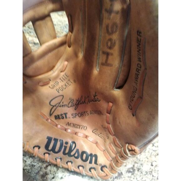 BASEBALL GLOVE WILSON JIM CATFISH HUNTER ACH2170 RIGHT HAND THROW - Picture 9 of 10